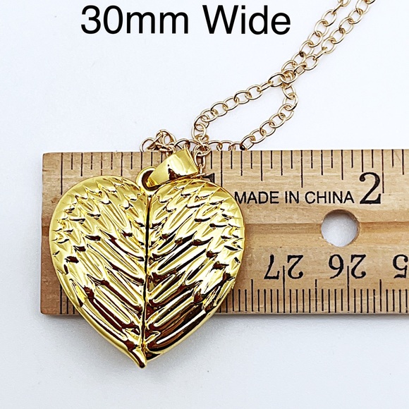 NWT Gold Angel Wings Photo Locket Necklace, 26” + 1 7/8” Ext, Ships in Gift Box - Picture 9 of 9
